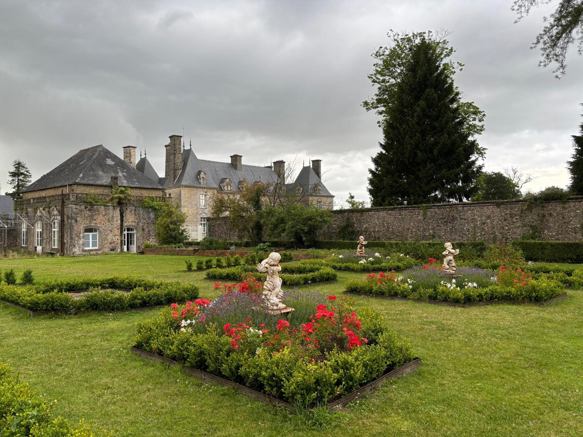 Les Communs De Chiffrevast Bed & Breakfast Tamerville Bagian luar foto